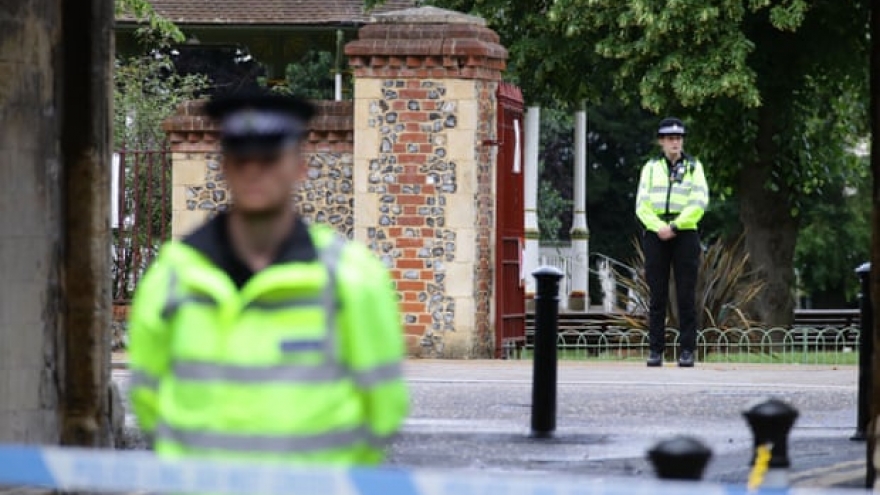 Anh xem xét sửa đổi luật để ngăn tấn công khủng bố bằng dao