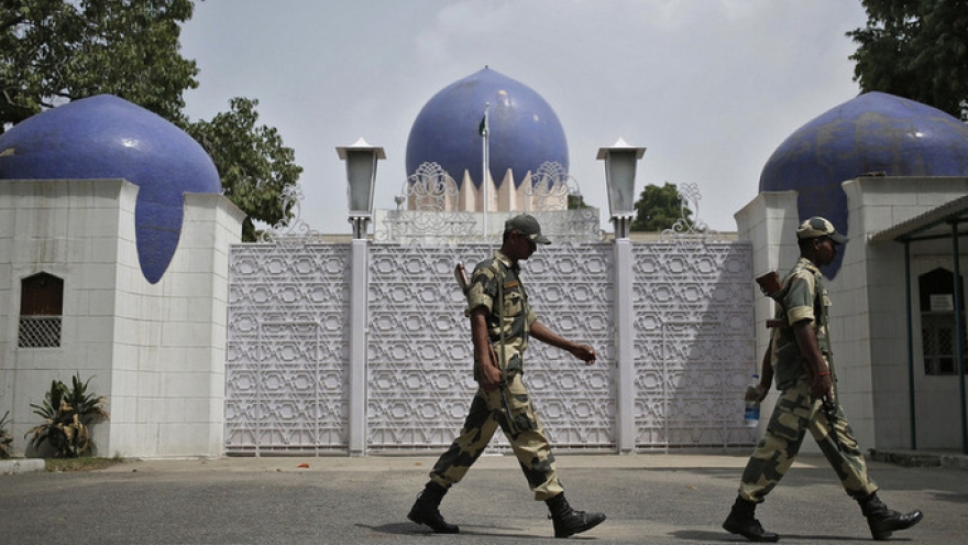 Ấn Độ và Pakistan “ăn miếng trả miếng” khiến căng thẳng leo thang