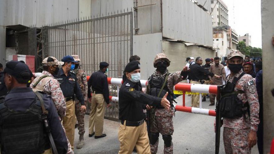 Tấn công kinh hoàng vào sàn giao dịch chứng khoán tại Pakistan