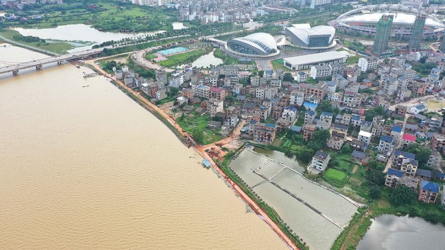 Ảnh: Lũ lụt nghiêm trọng nhất 3 thập kỷ tàn phá nhiều tỉnh thành ở Trung Quốc