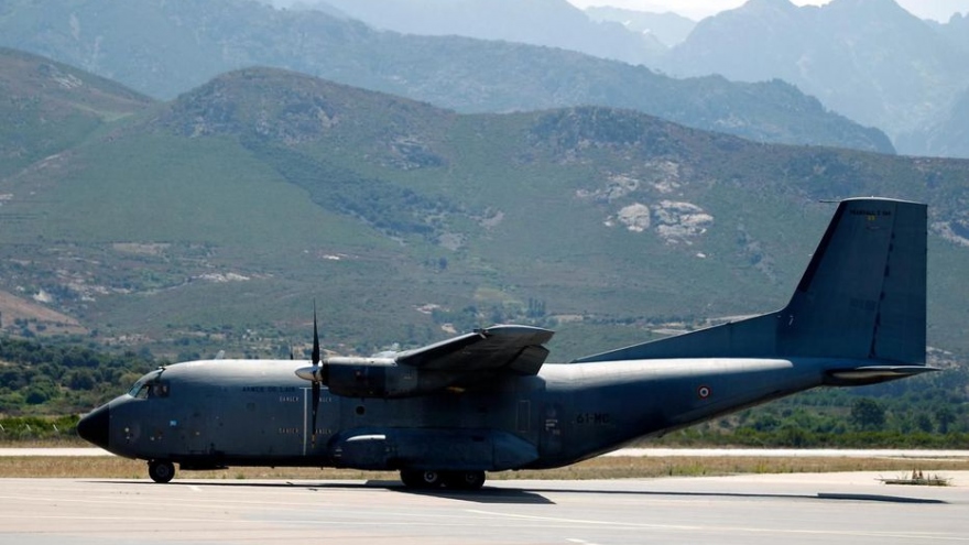 Pháp điều máy bay quân sự và nhân viên y tế đến trợ giúp Lebanon