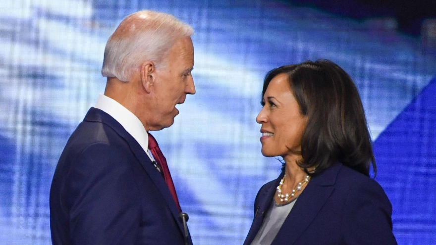Ông Trump tìm cách xoay chuyển tình thế trước liên danh Biden-Harris