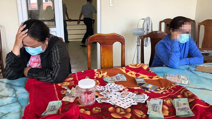 Bắt quả tang nhóm đối tượng tụ tập đánh bạc giữa mùa dịch ở Đà Nẵng