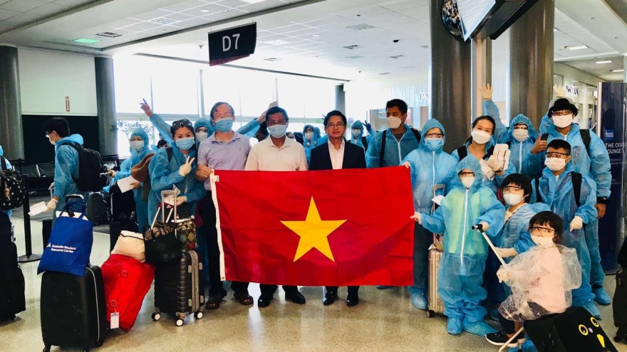 Đưa gần 350 công dân Việt Nam từ Hoa Kỳ về nước
