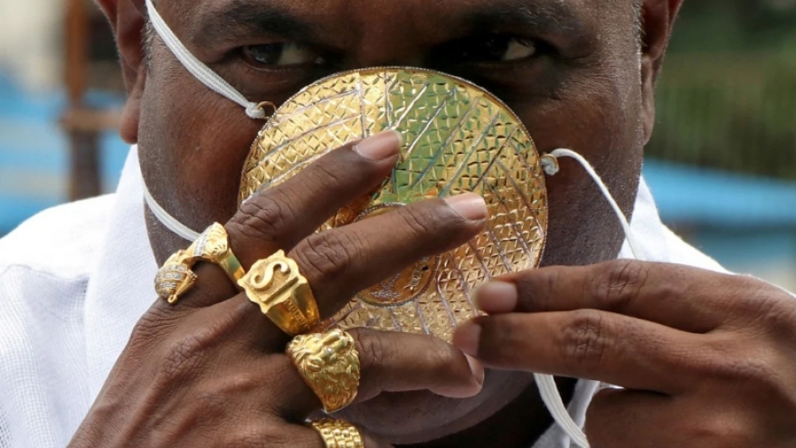 Chuyện lạ thời Covid-19: Khẩu trang bằng vàng giá gần 100 triệu đồng