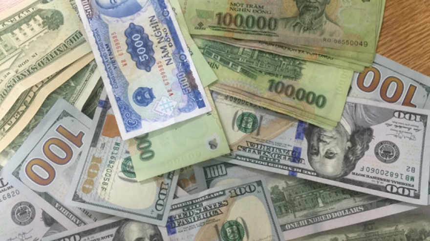 Giá USD giảm nhẹ tại các ngân hàng thương mại