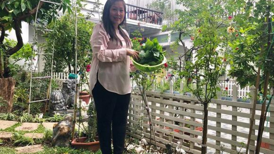 NSND Hồng Vân, Thuý Nga khoe nhà vườn xanh mát giữa mùa dịch