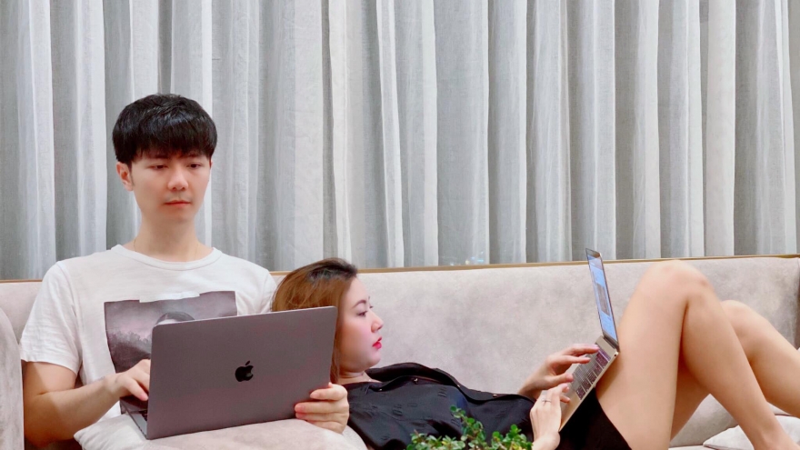 Các cặp đôi sao Việt vẫn tình tứ bên nhau mặc dịch Covid-19