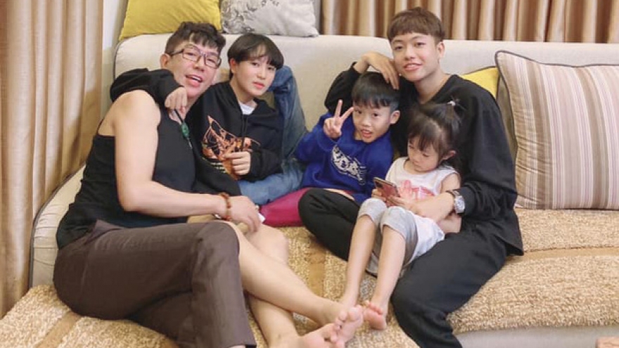 Vợ Long Nhật nghẹn ngào kể chuyện suýt ly hôn chồng