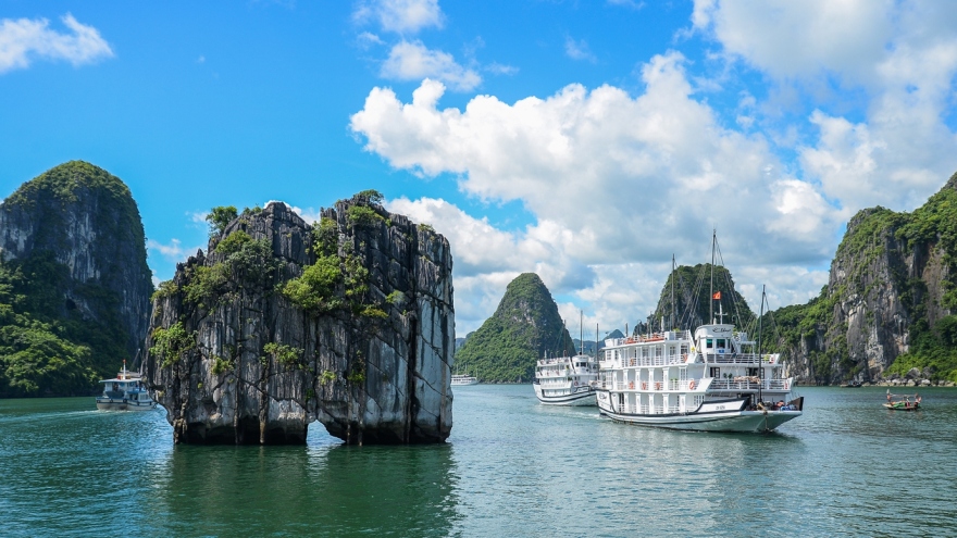 Quảng Ninh miễn phí tham quan vịnh Hạ Long, Yên Tử trong tháng 5