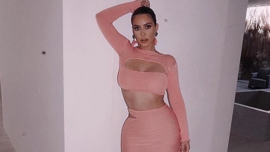 Kim Kardashian sở hữu dáng bốc lửa với trang phục bó sát ở tuổi 39