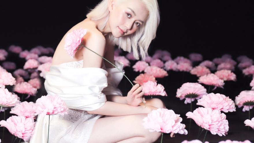 Thiều Bảo Trang tung MV mới sôi động đầy màu sắc