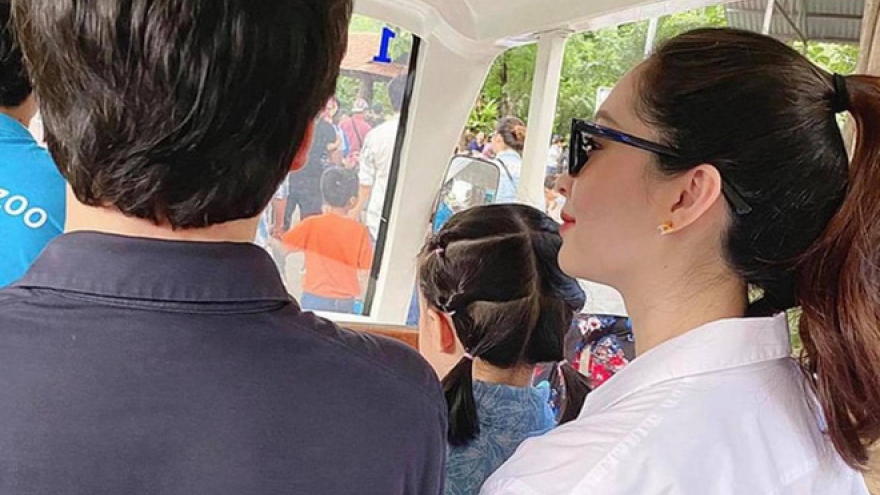 Chuyện showbiz: Hoa hậu Đặng Thu Thảo tái xuất xinh đẹp sau 2 tuần sinh con