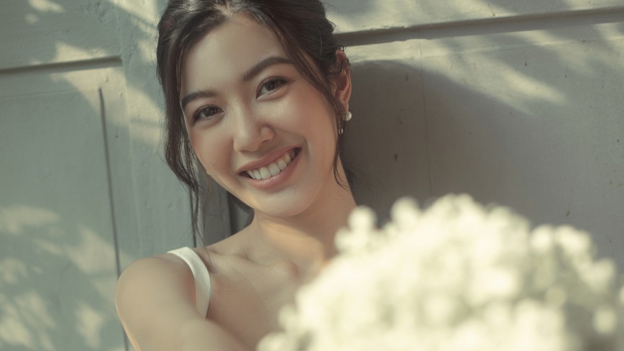 Ảnh cưới ngọt ngào của Á hậu Thuý Vân và bạn trai đại gia