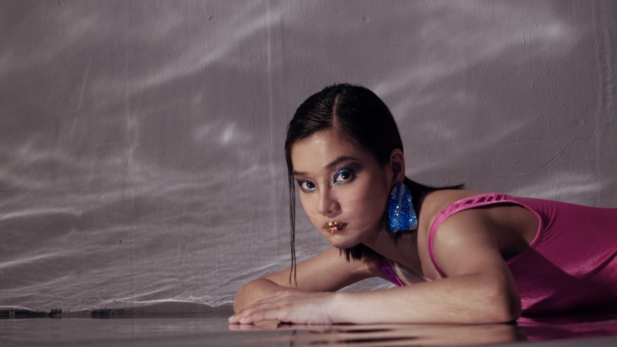 Hoàng Yến Chibi mặc bodysuit táo bạo và gợi cảm