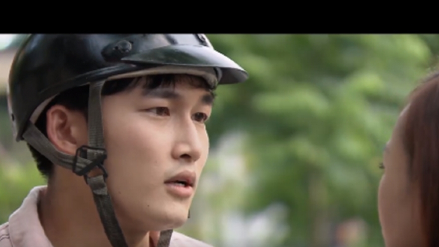 “Những ngày không quên” tập 47: Uyên phát hiện vết son lạ trên áo Khoa