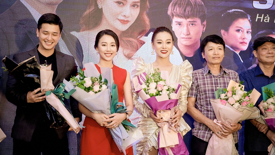 Huỳnh Hồng Loan xinh đẹp, làm tình địch Phương Oanh trong phim mới