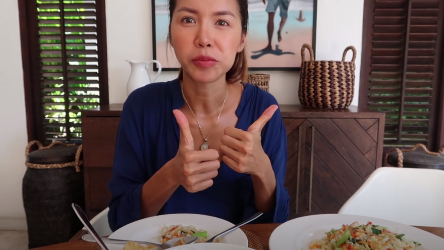 Mắc kẹt ở Indonesia, Minh Tú học cách nấu cà ri gà