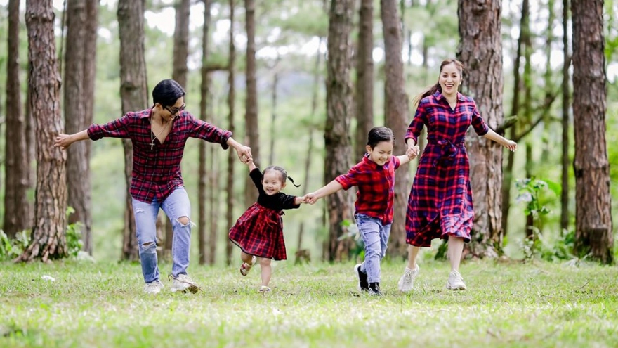 Chuyện showbiz: Khánh Thi ngọt ngào chúc mừng sinh nhật chồng trẻ