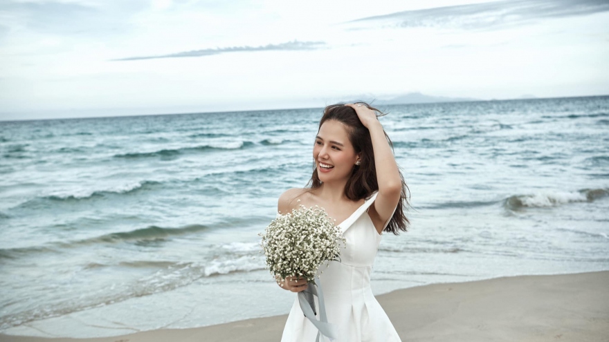 Phanh Lee tung ảnh cưới ngọt ngào, nhất quyết giấu danh tính chú rể