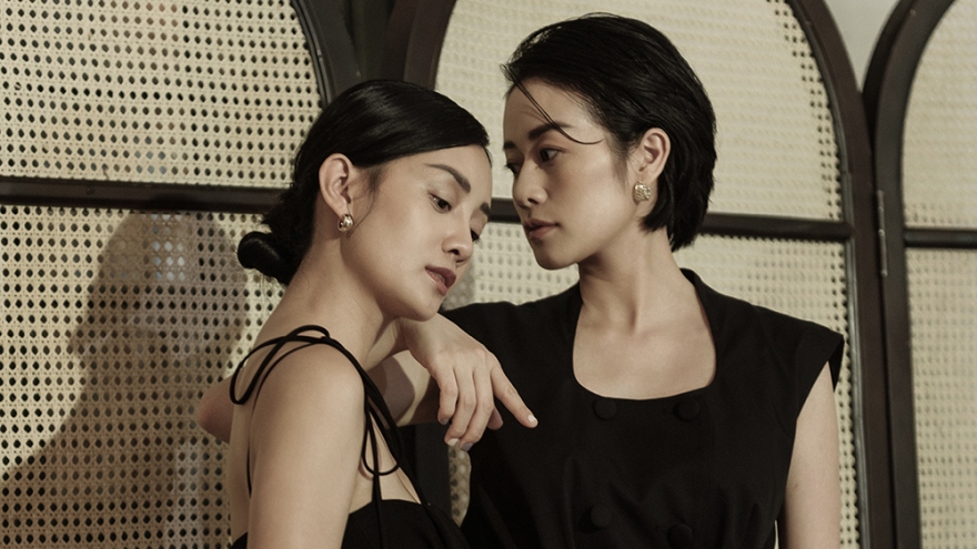 MC Phí Linh và Quỳnh Chi cá tính và sành điệu trong BST mới