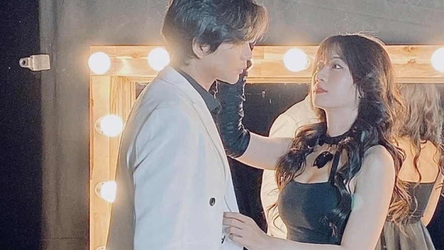 Chuyện showbiz: Tim khoe bạn gái mới xinh đẹp sau khi ly hôn Trương Quỳnh Anh?