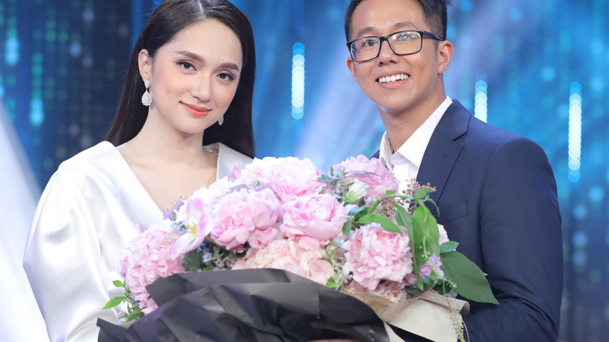 Hoa hậu Hương Giang chính thức hẹn hò chàng CEO Singapore Matt Liu