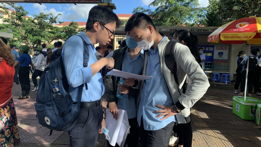 Kỳ thi tốt nghiệp THPT 2020 tại các tỉnh thành: nghiêm túc, an toàn