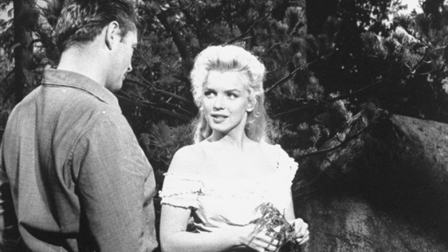 Học cách Marilyn Monroe, Jane Fonda, Brigitte Bardot... phối đồ với denim