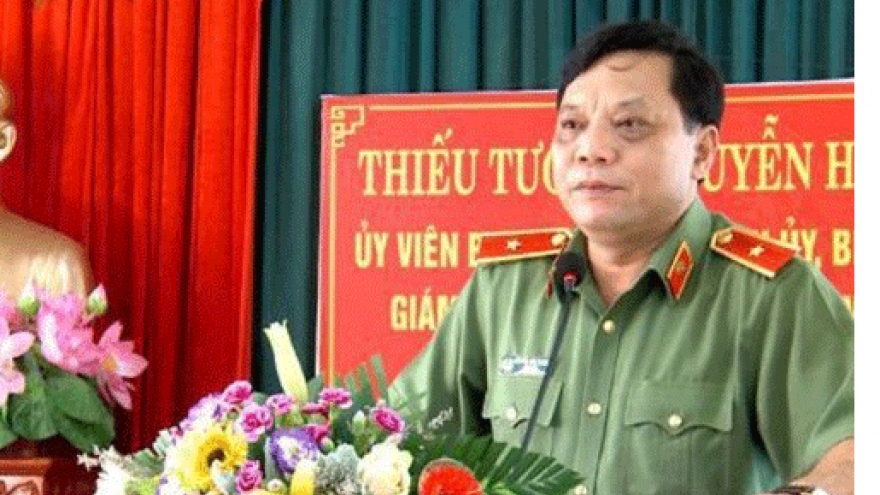 Trao quyết định cho Phó chủ nhiệm UB Kiểm tra Đảng ủy Công an Trung ương