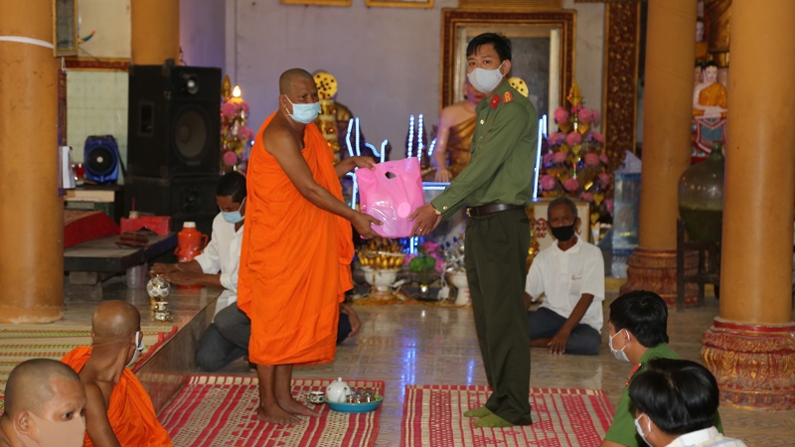 Đồng bào Khmer đón năm mới với tinh thần phòng chống dịch bệnh Covid-19