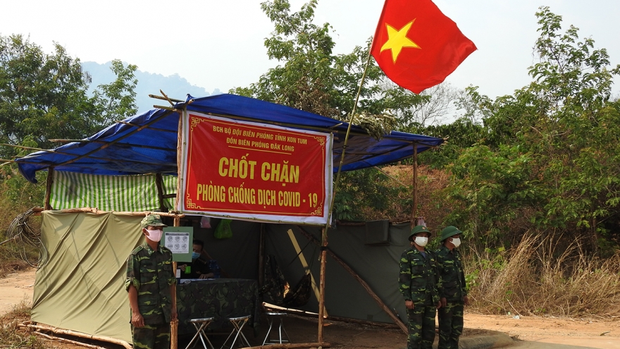 Cảnh báo tình trạng người dân qua lại biên giới khai thác ươi rừng