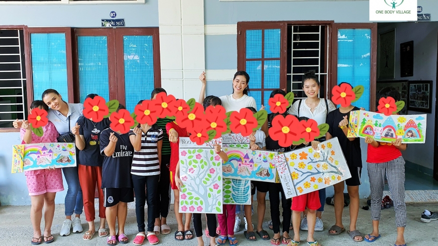 Hoa hậu Khánh Vân “giải cứu” trường hợp bị khai thác tình dục ở TPHCM