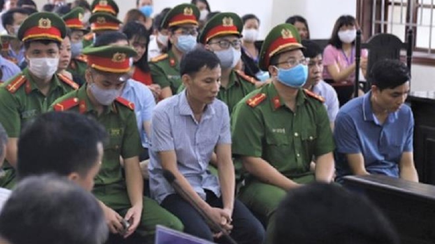 Phụ huynh nhờ nâng điểm liên tục nói 'không biết” khiến HĐXX cạn lời