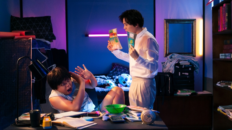 Trịnh Thăng Bình “ám ảnh” sĩ tử mùa thi với MV “Toán Lý Hóa“