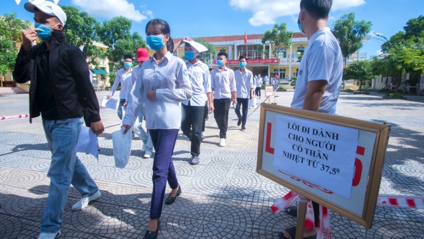 Sáng nay, gần 867.000 thí sinh cả nước bước vào ngày thi đầu tiên