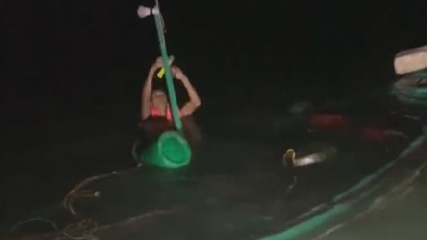 Dông lốc trong đêm, đánh chìm nhiều thuyền cá của ngư dân