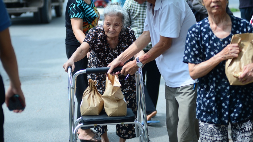 VOV phối hợp với CenGroup mở cây “ATM gạo yêu thương”