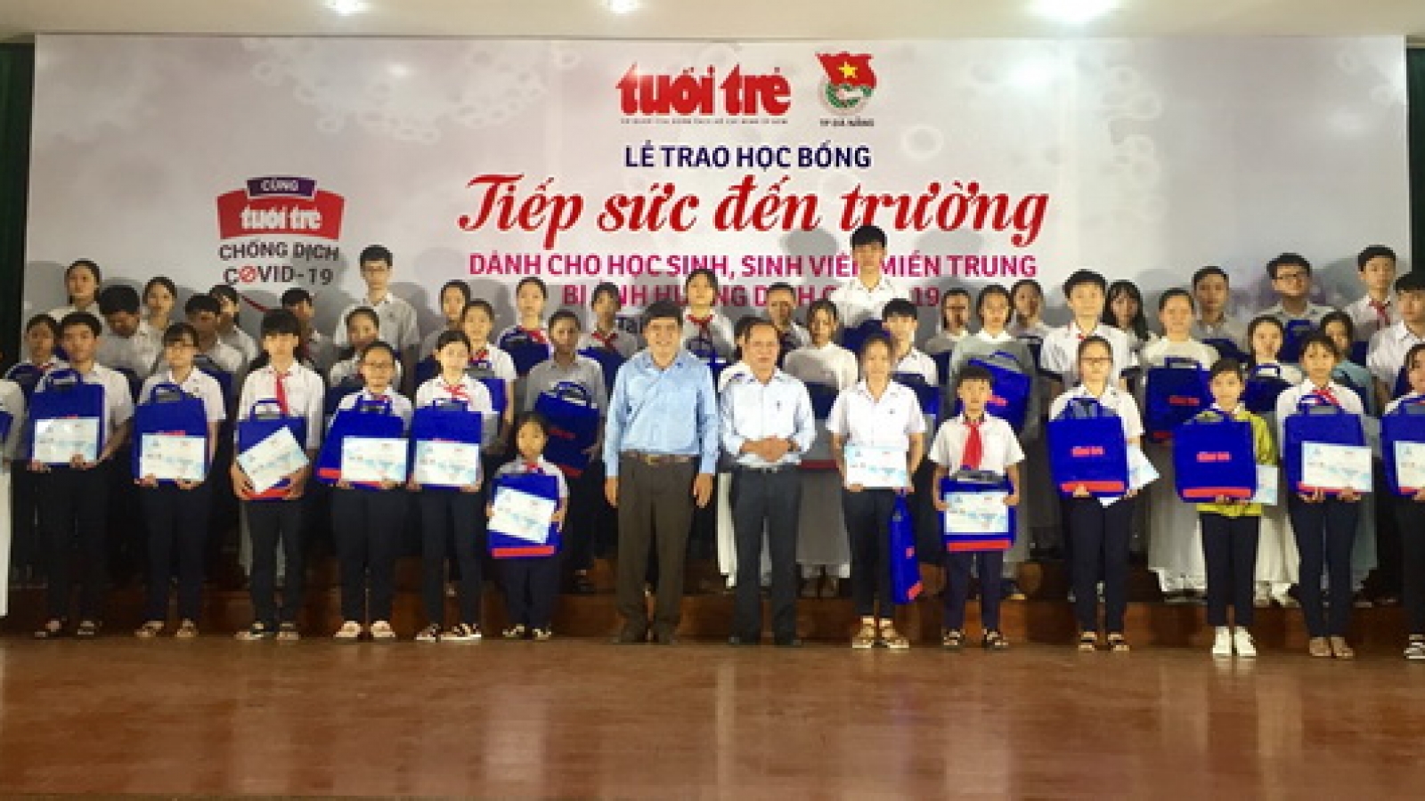 Trao 175 suất học bổng “Tiếp sức đến trường” khu vực miền Trung