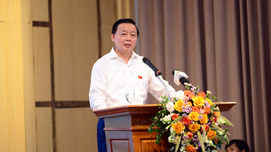 “Chúng ta đang đối xử với mẹ thiên nhiên như con bò bị vắt sữa“