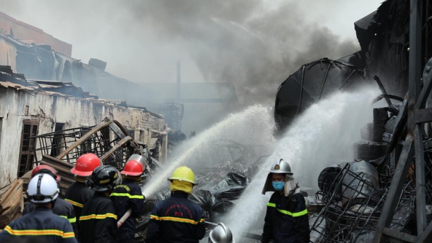 Cháy kho hóa chất ở Long Biên: Không khí có chất hóa học vượt ngưỡng