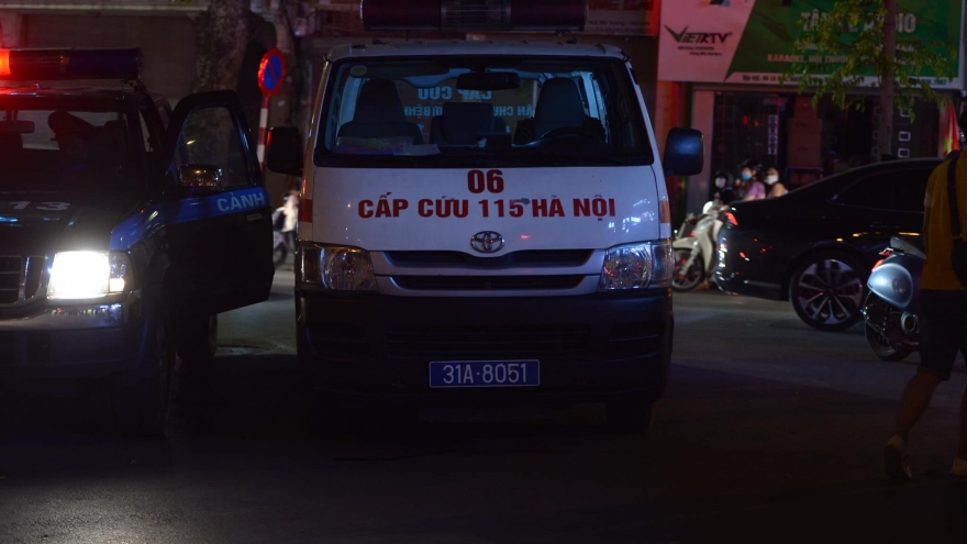 Sập giàn giáo tại tòa nhà 8 tầng ở Hà Nội khiến 4 người thương vong