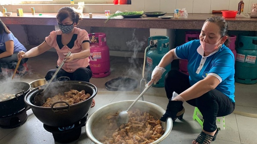 Chăm lo cho những người cách ly về từ vùng dịch