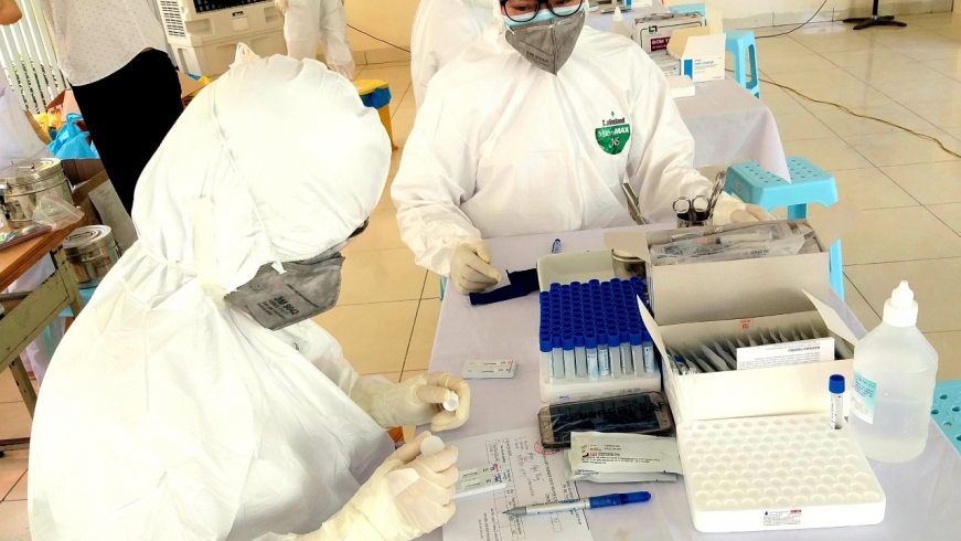 Ảnh: Hà Nội triển khai xét nghiệm RT-PCR tiếp cho người từ Đà Nẵng về