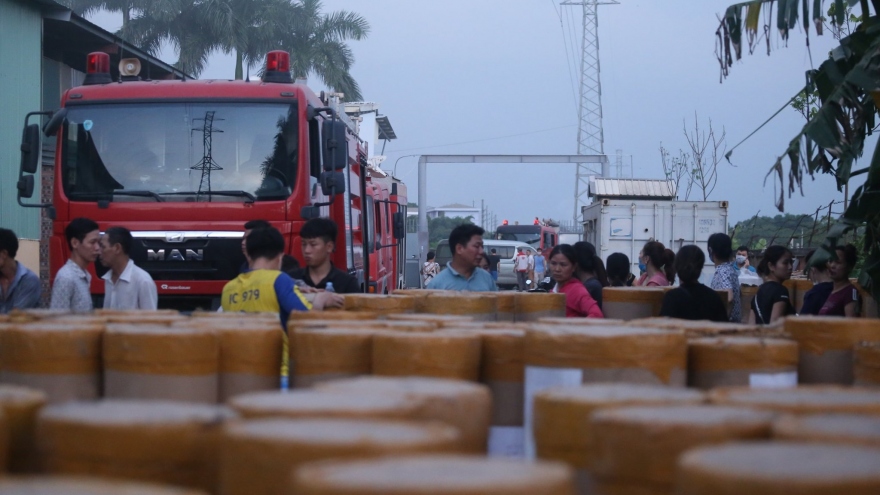Hiện trường vụ cháy xưởng gỗ ở Cụm Công nghiệp Bình Phú - Hà Nội