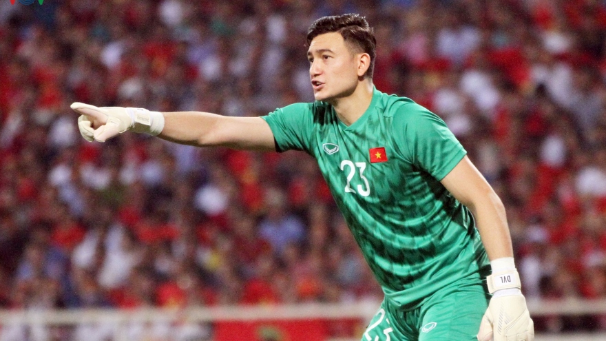 Muangthong Utd dọa bán Văn Lâm: HLV Park Hang Seo tính sao?