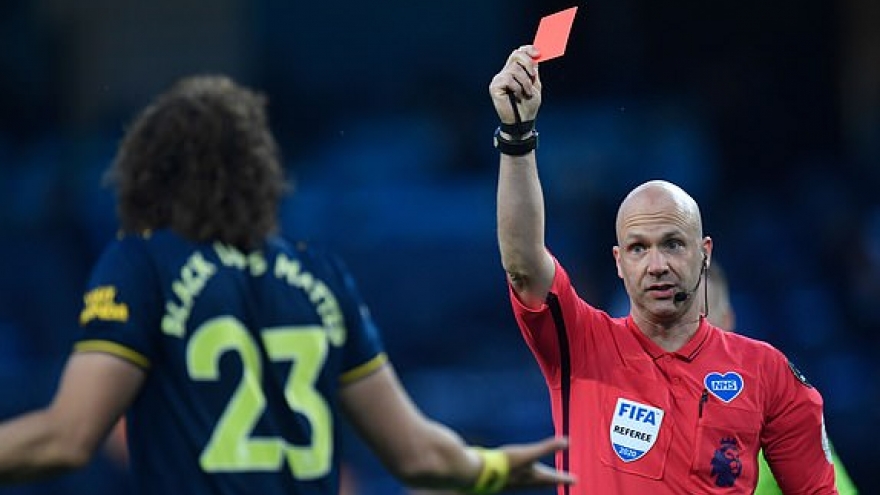 David Luiz hóa tội đồ, Arsenal thua đậm trước Man City