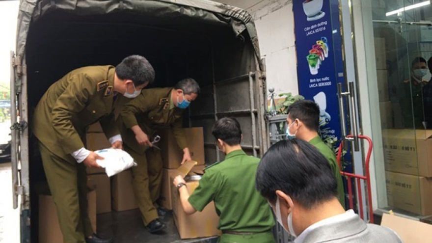 Bắt quả tang 1 công ty kinh doanh thiết bị y tế giả mạo tại Hà Nội