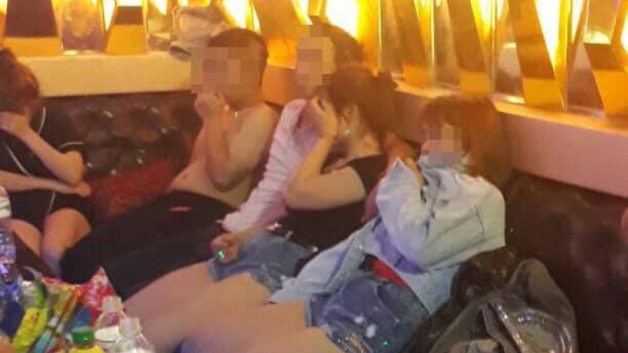 Bất chấp việc cách ly xã hội, 24 thanh niên tụ tập dùng ma túy tại Hà Nội