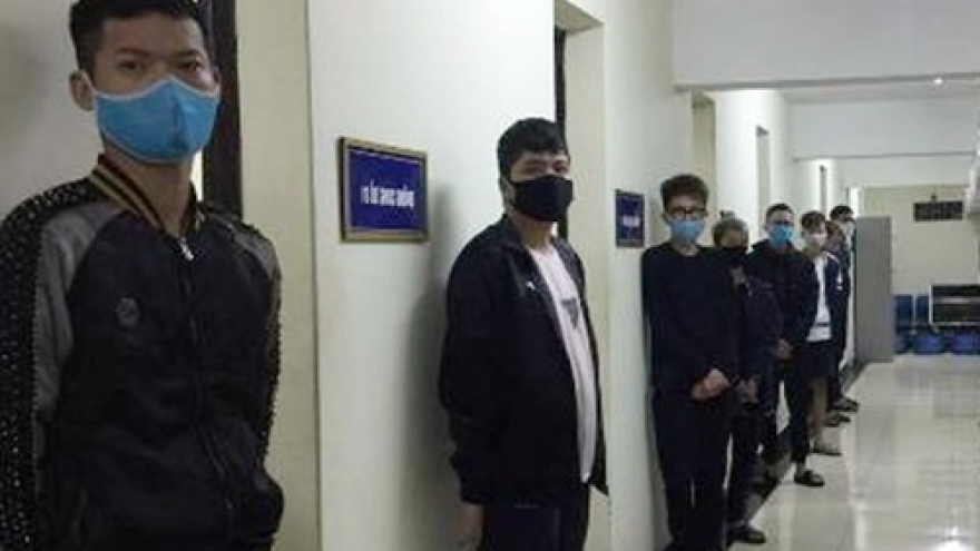 Tạm giữ 10 đối tượng thuộc nhóm “quái xế” tại Hà Nội